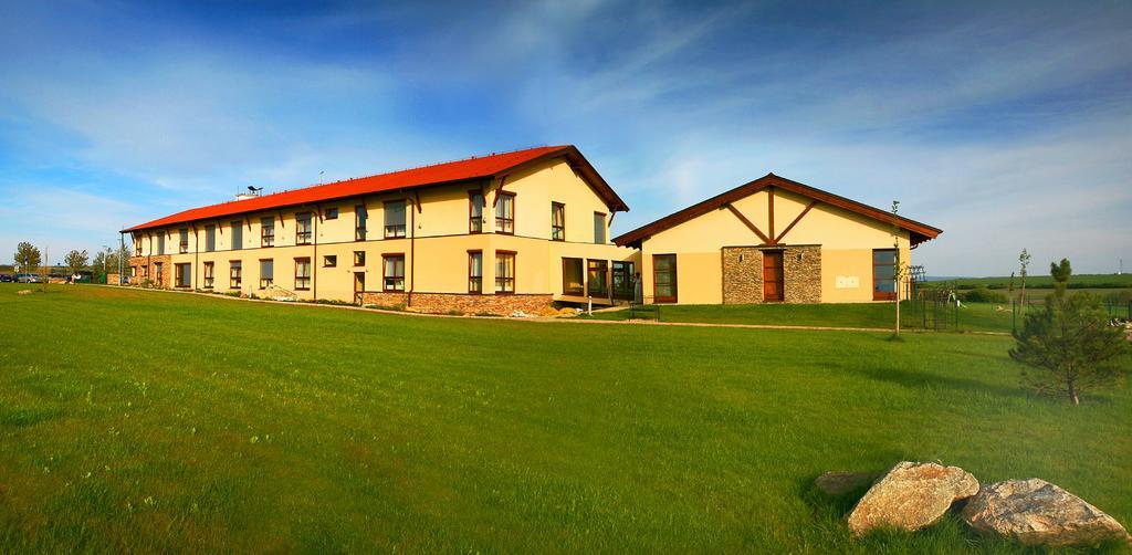 Wellness Hotel Happy Star Hnanice  Exterior foto